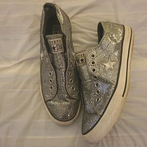 Converse silver glitter sneaker no lace closure
